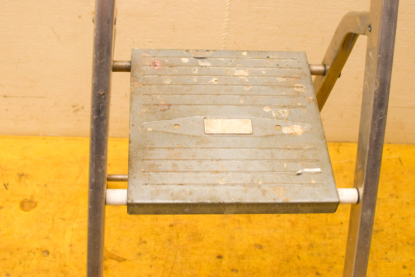 Alternative view of Huishoudtrap 48676