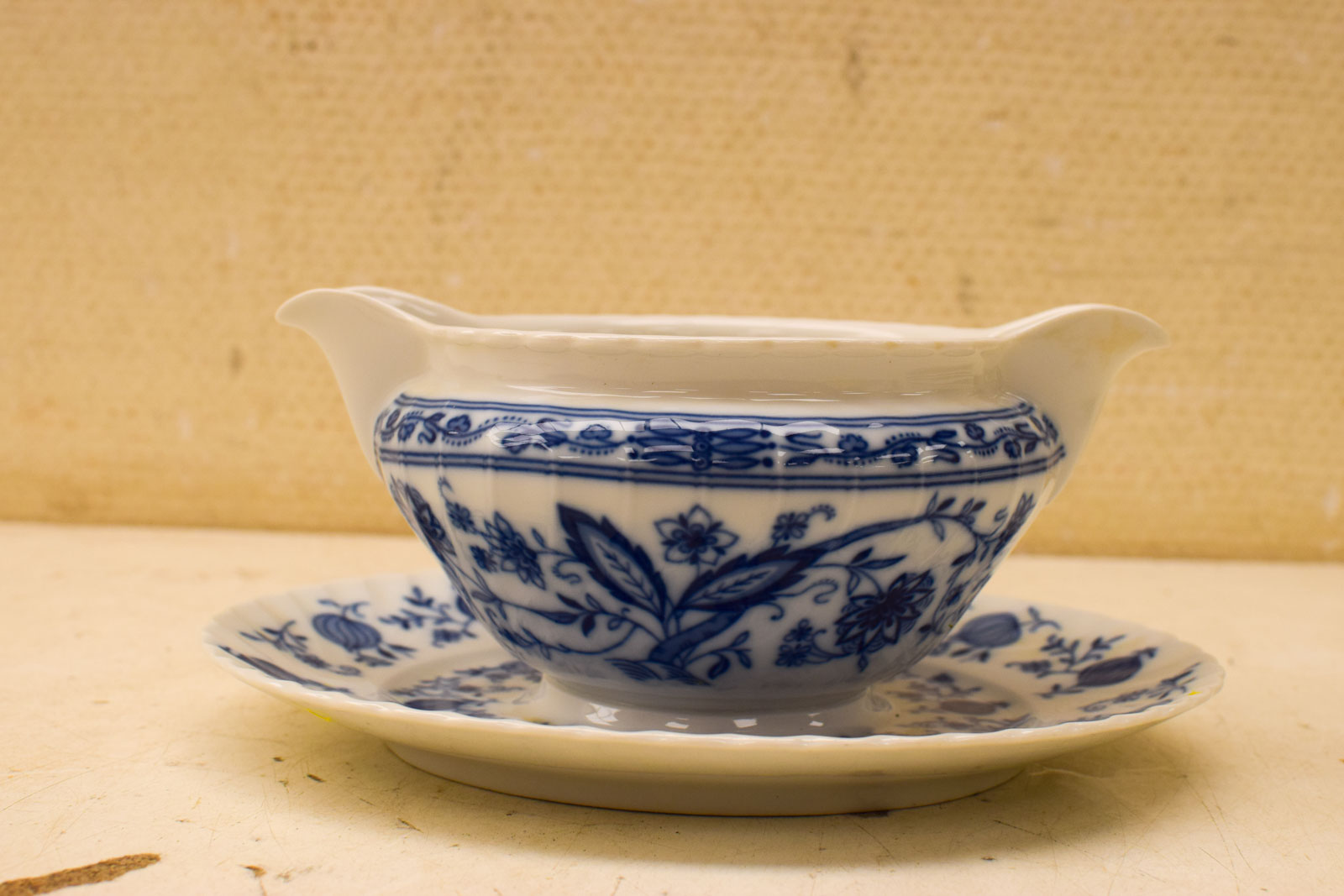 Alternative view of Royal Tettau porseleinen jus/saus schaaltje met vast schoteltje  48677