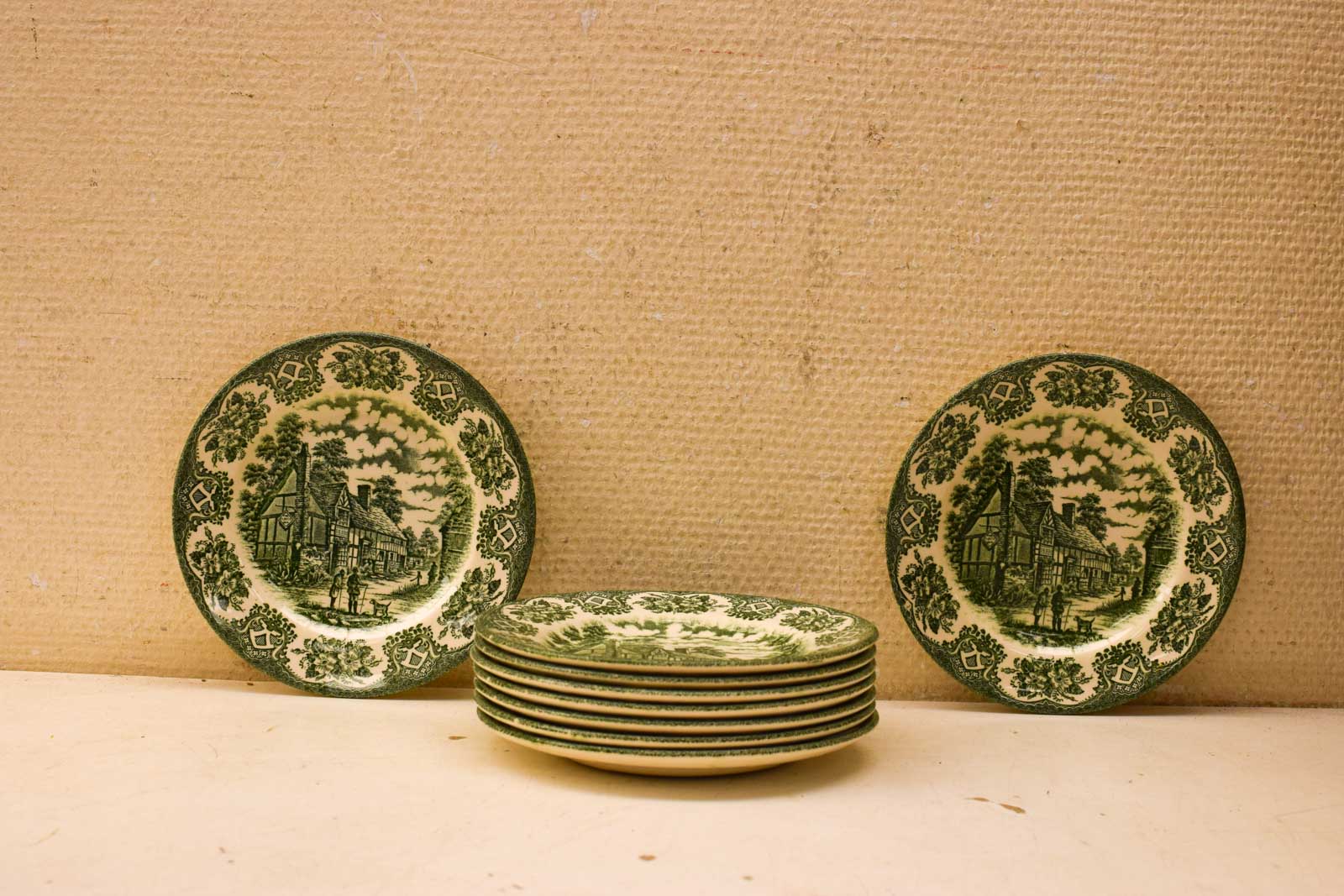 9 stuks Ironstone porseleinen bordjes  48701