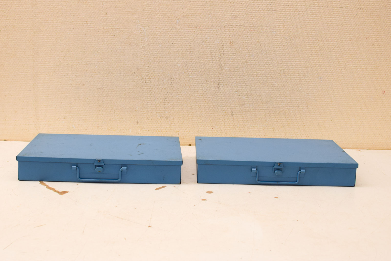 2 stuks metalen kistjes  48863