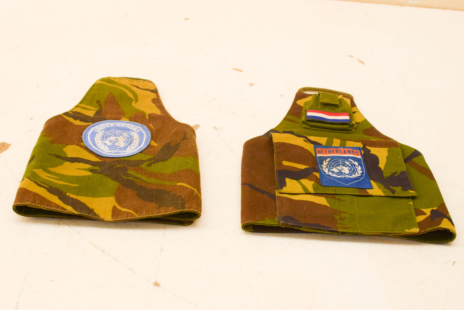 2 stuks tassen voor aan de riem  48866