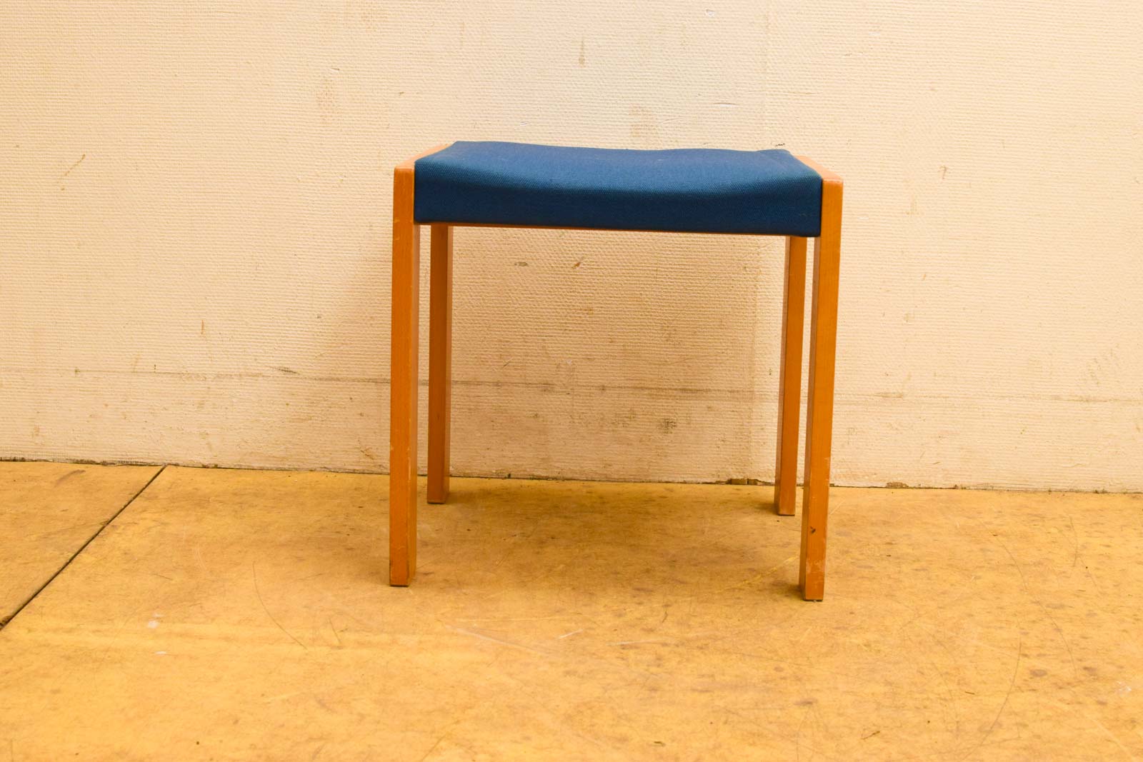 1 kruk met stoffen zitting  48882