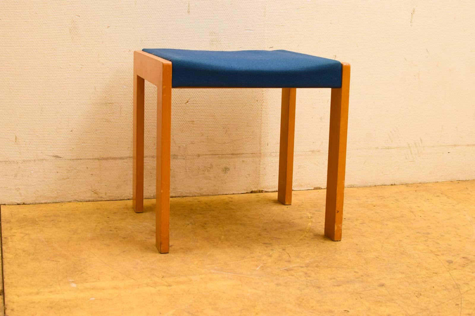 Alternative view of 1 kruk met stoffen zitting  48882