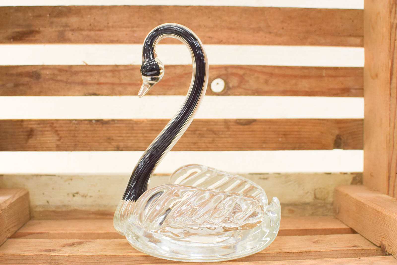 Alternative view of Glazen beeld van een zwaan  48902