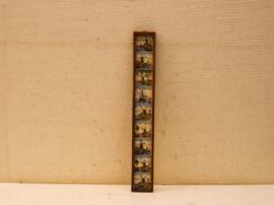 9 kleine tegeltjes in een houten lijstje 48978