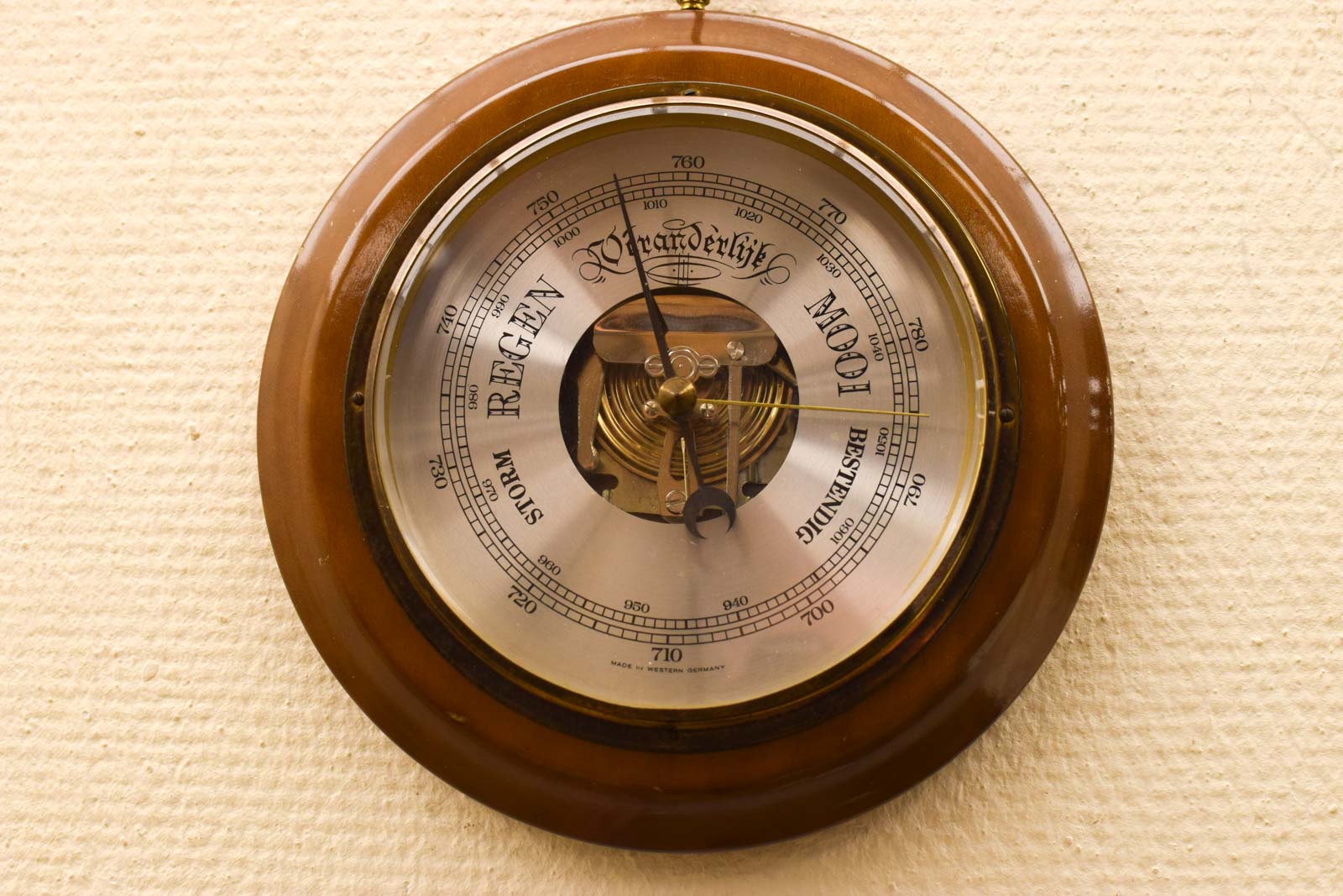 Alternative view of Barometer  48984