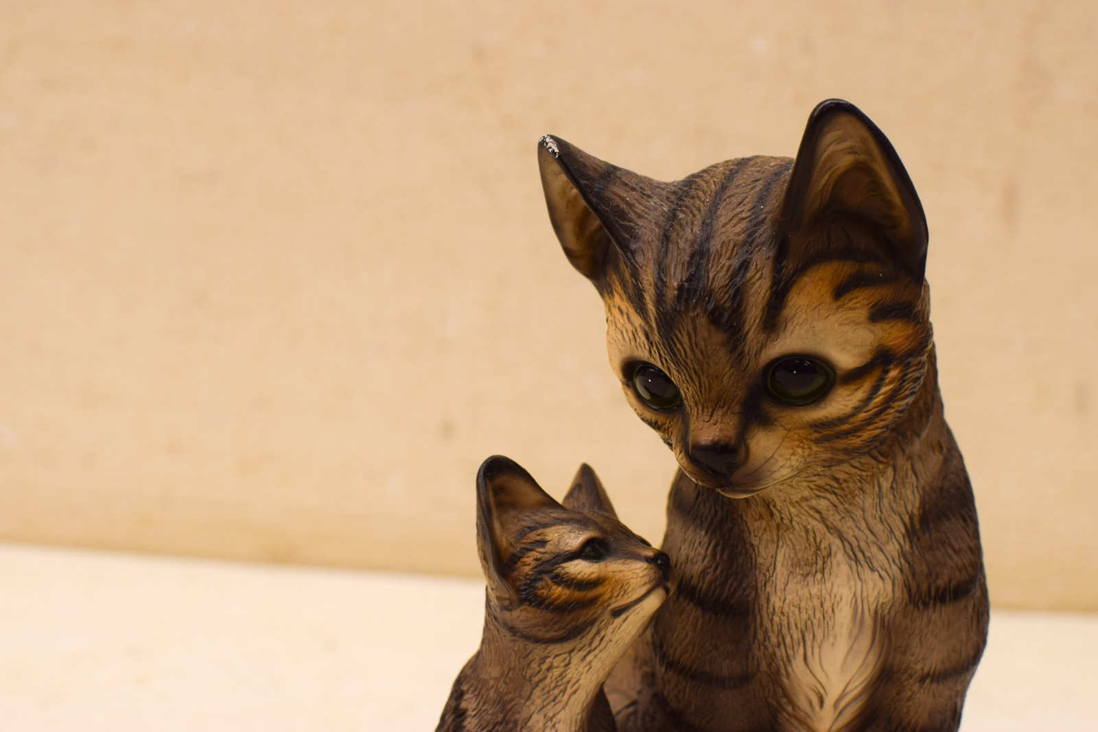 Alternative view of Porseleinen beeld van katten  48986