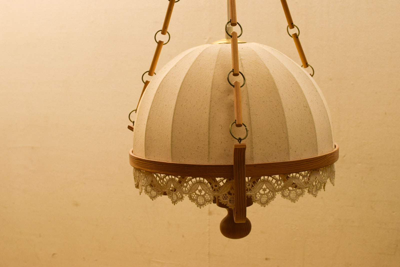 Alternative view of Zweedse Grenen en stoffen lampenkap 48991