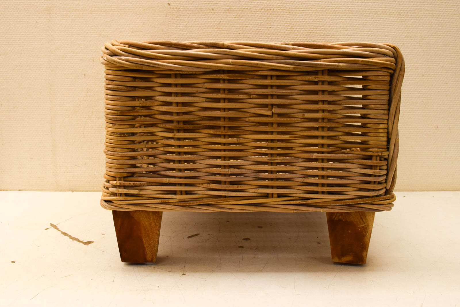 Alternative view of Rotan Hondenmand 49014