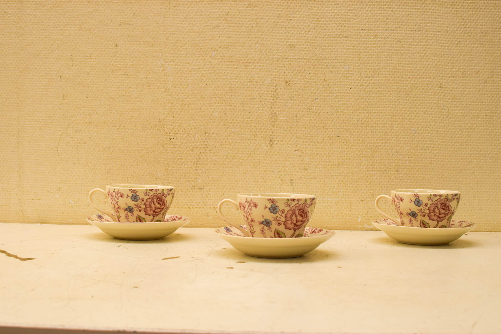 Alternative view of 6 delig Johnson Bros  porseleinen kop en schotels  49018