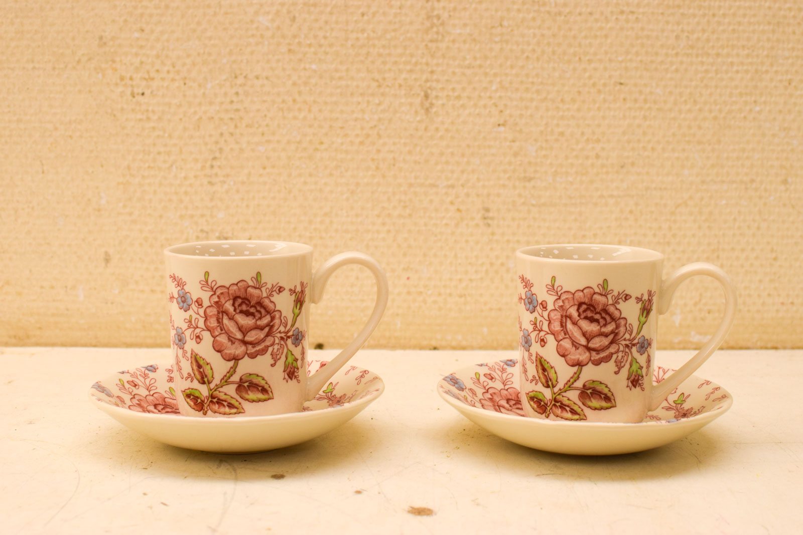 4 delig Johnson Bros porseleinen kop en schotel  49043