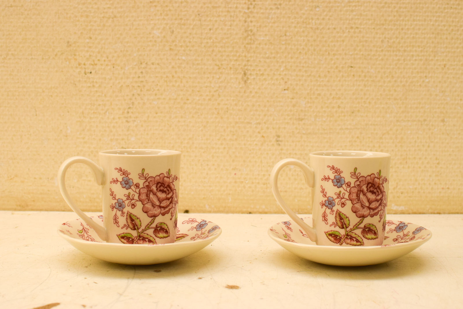 Alternative view of 4 delig Johnson Bros porseleinen kop en schotel  49043