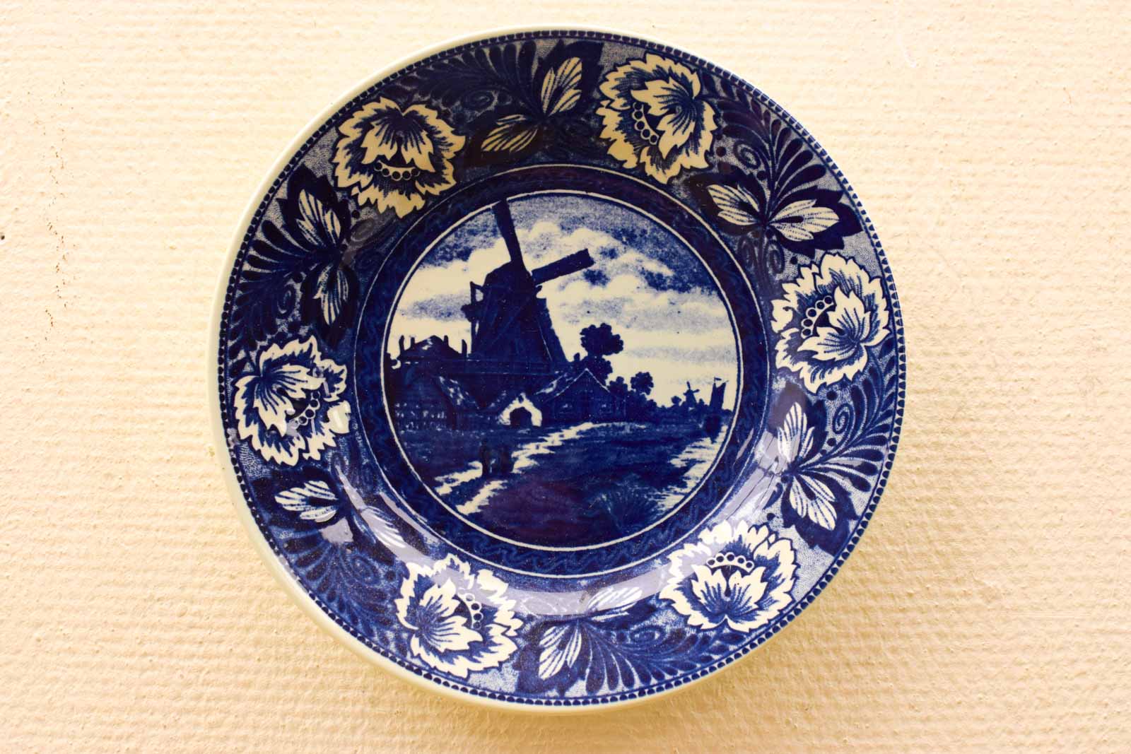 Boch porseleinen wandbord met prent van een molen  49051