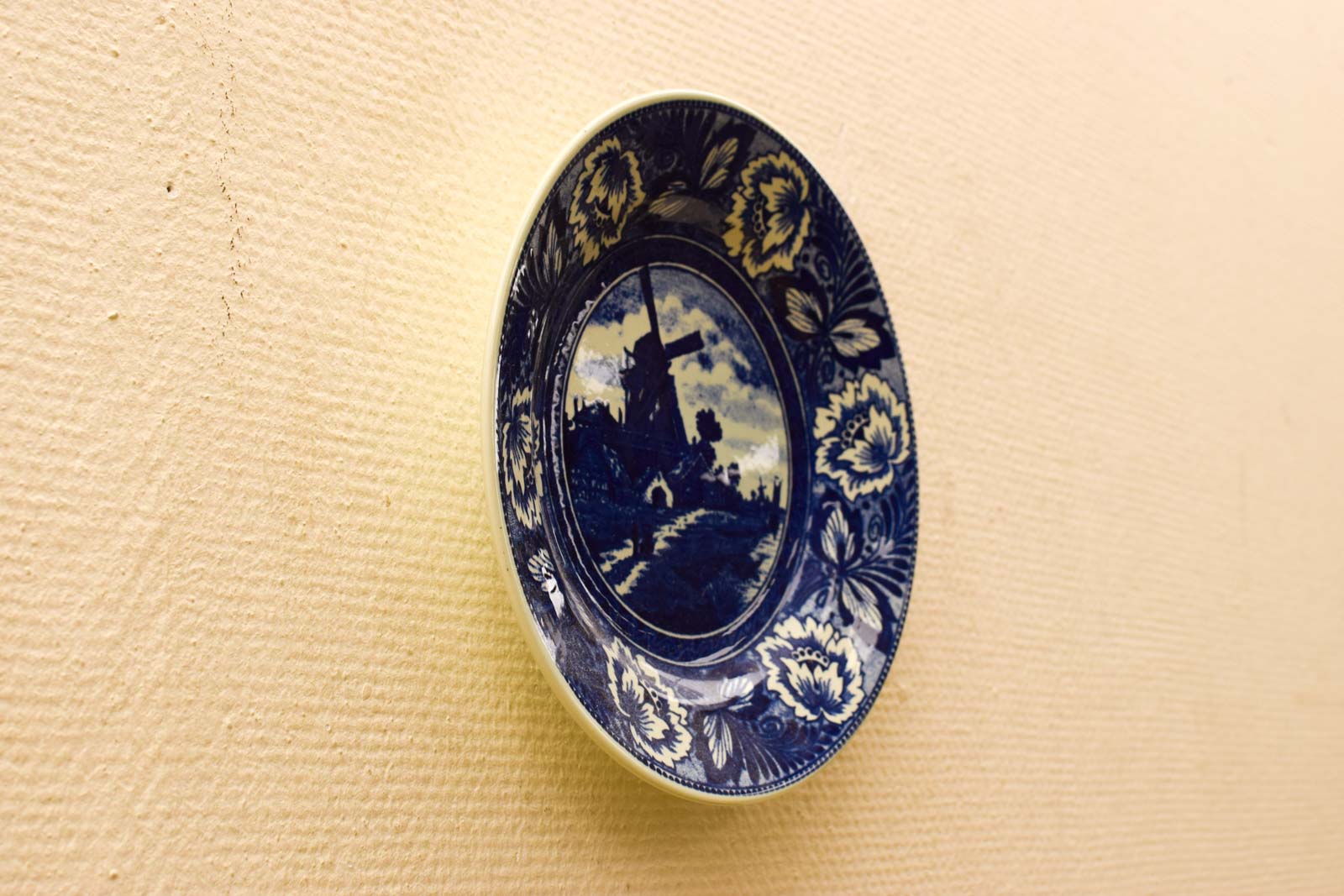 Alternative view of Boch porseleinen wandbord met prent van een molen  49051