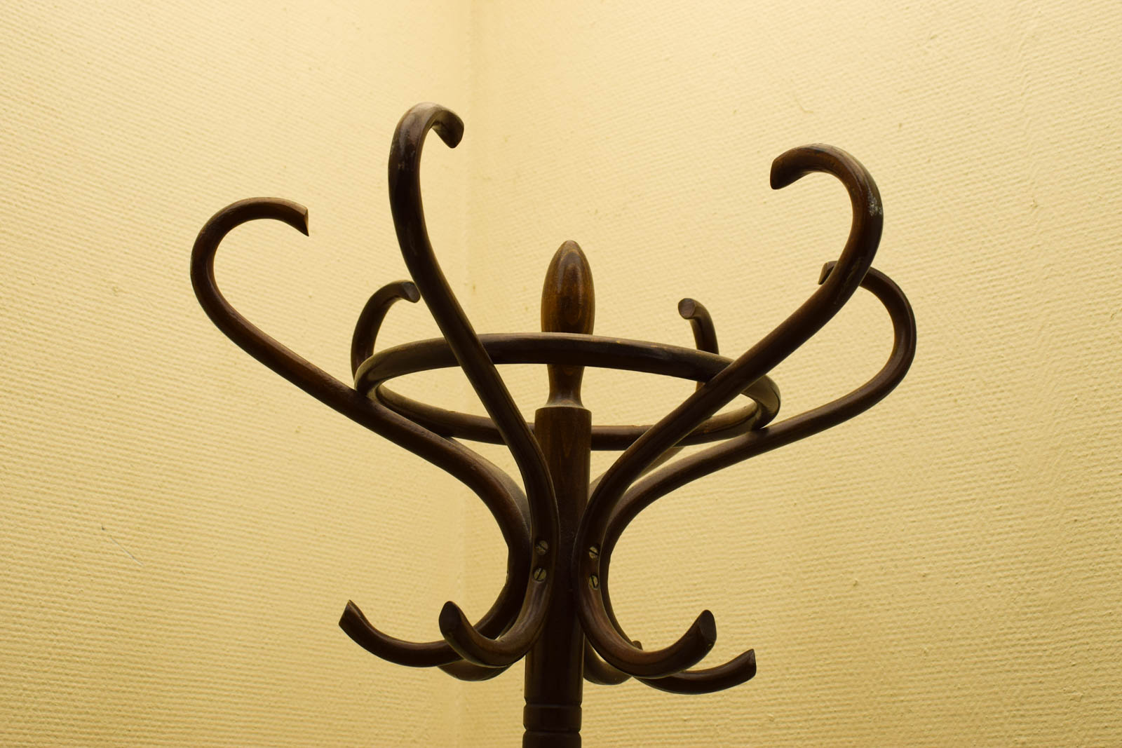 Alternative view of Houten Staande kapstok  49052