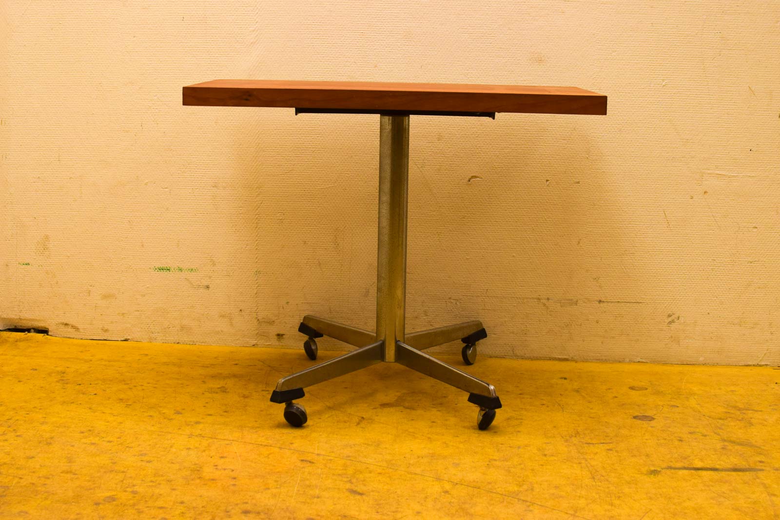 Vintage Salontafel /Bijzettafel 49064