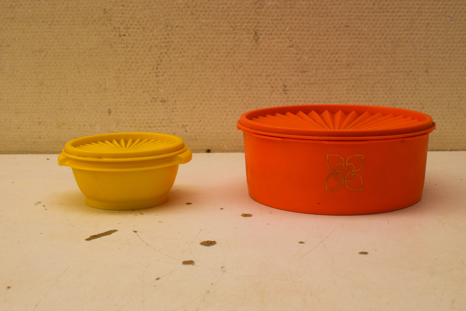 2 stuks tupperware bakjes  49086
