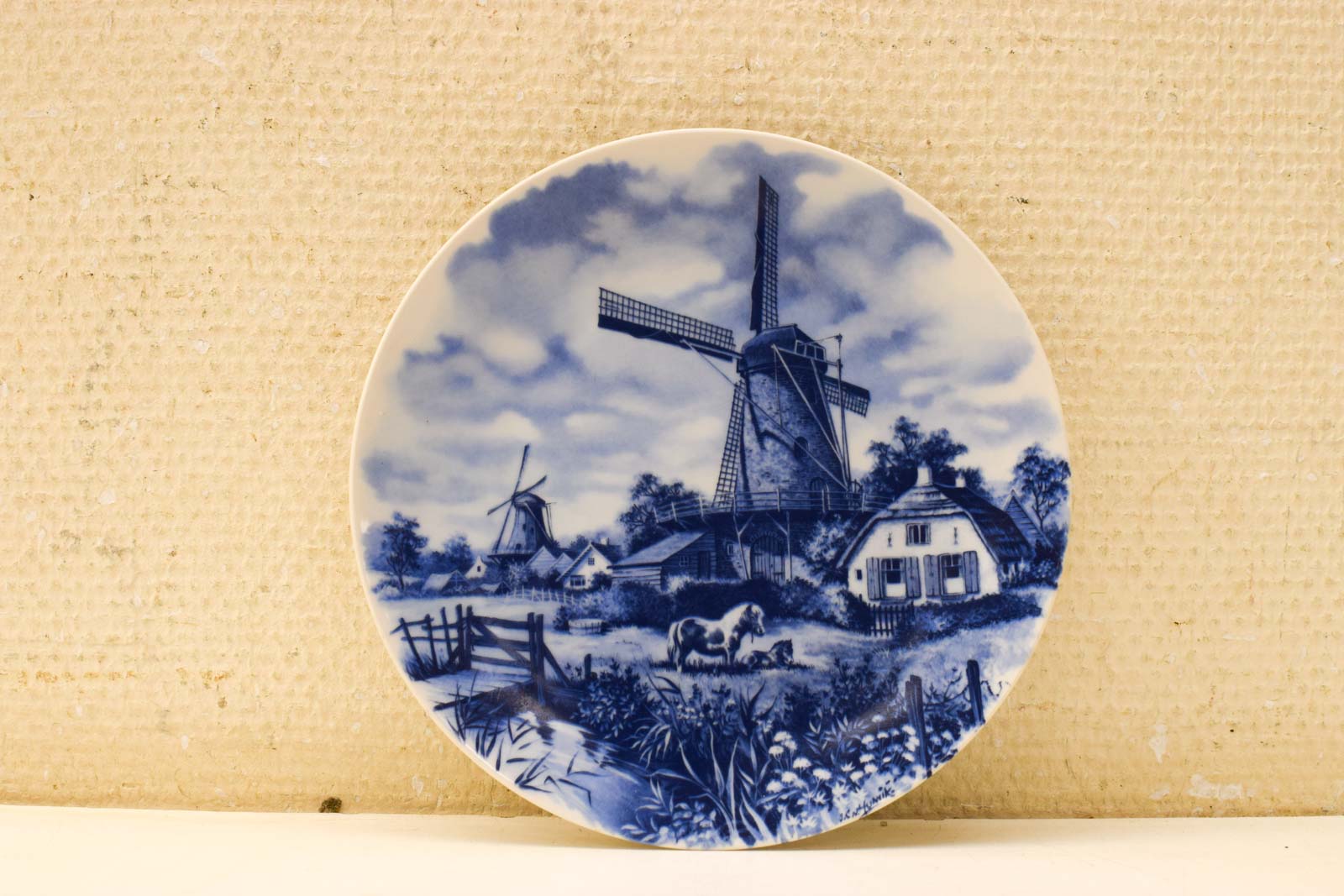 Delft Blauw porseleinen wandbord met prent van een molens 49096