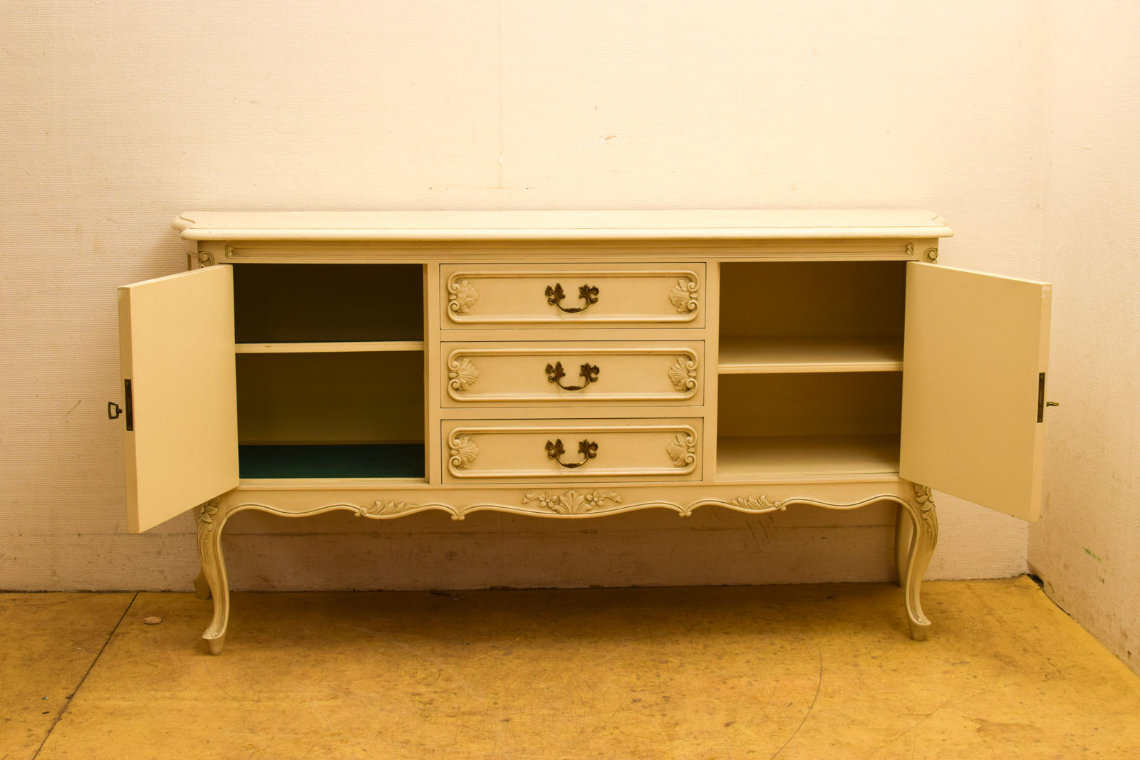 Alternative view of Houten dressoir  49101