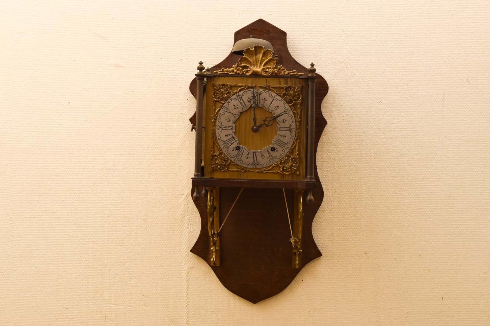 Wandklok van Hout en messing 49110