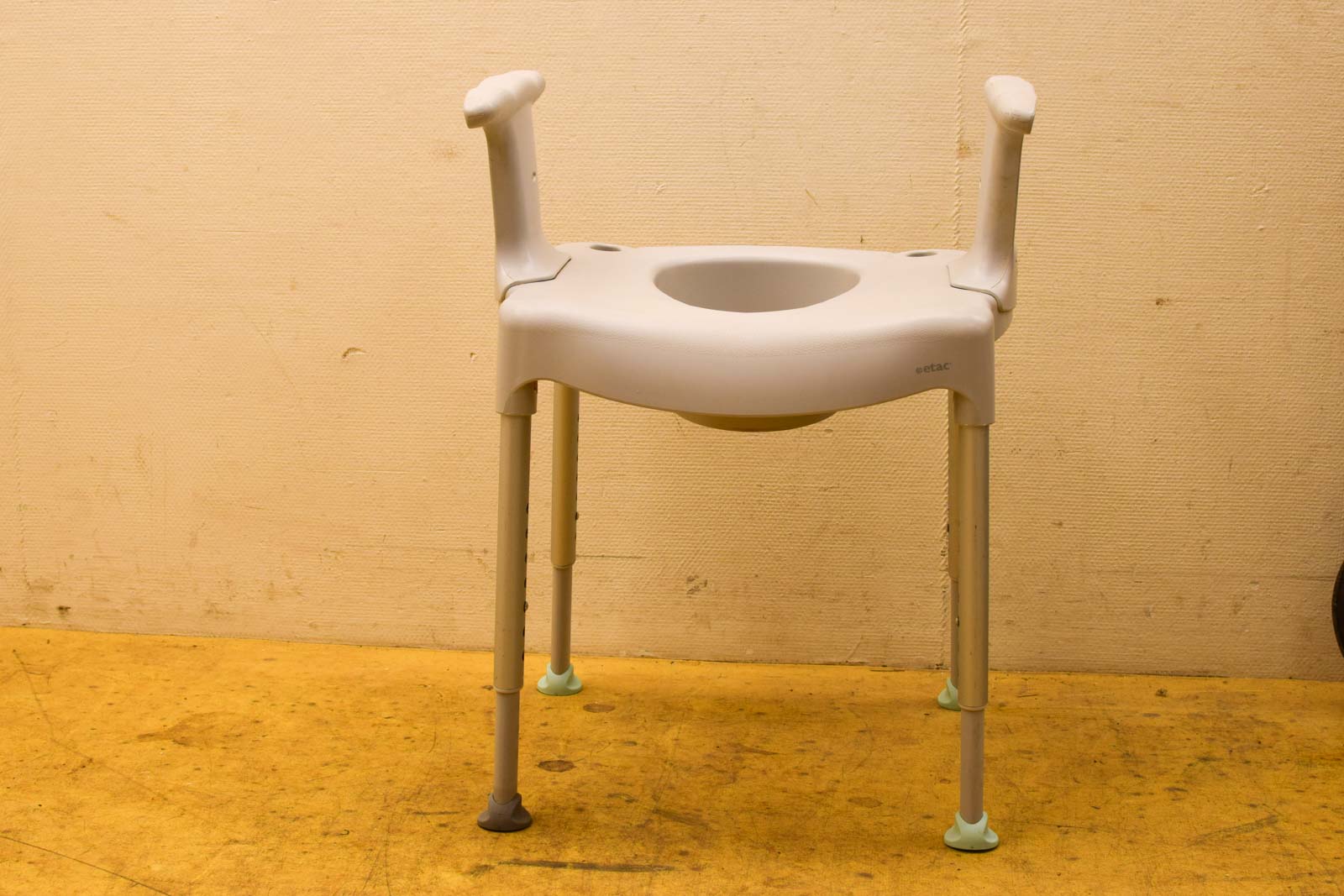 Toiletverhoger met armleuningen  49128