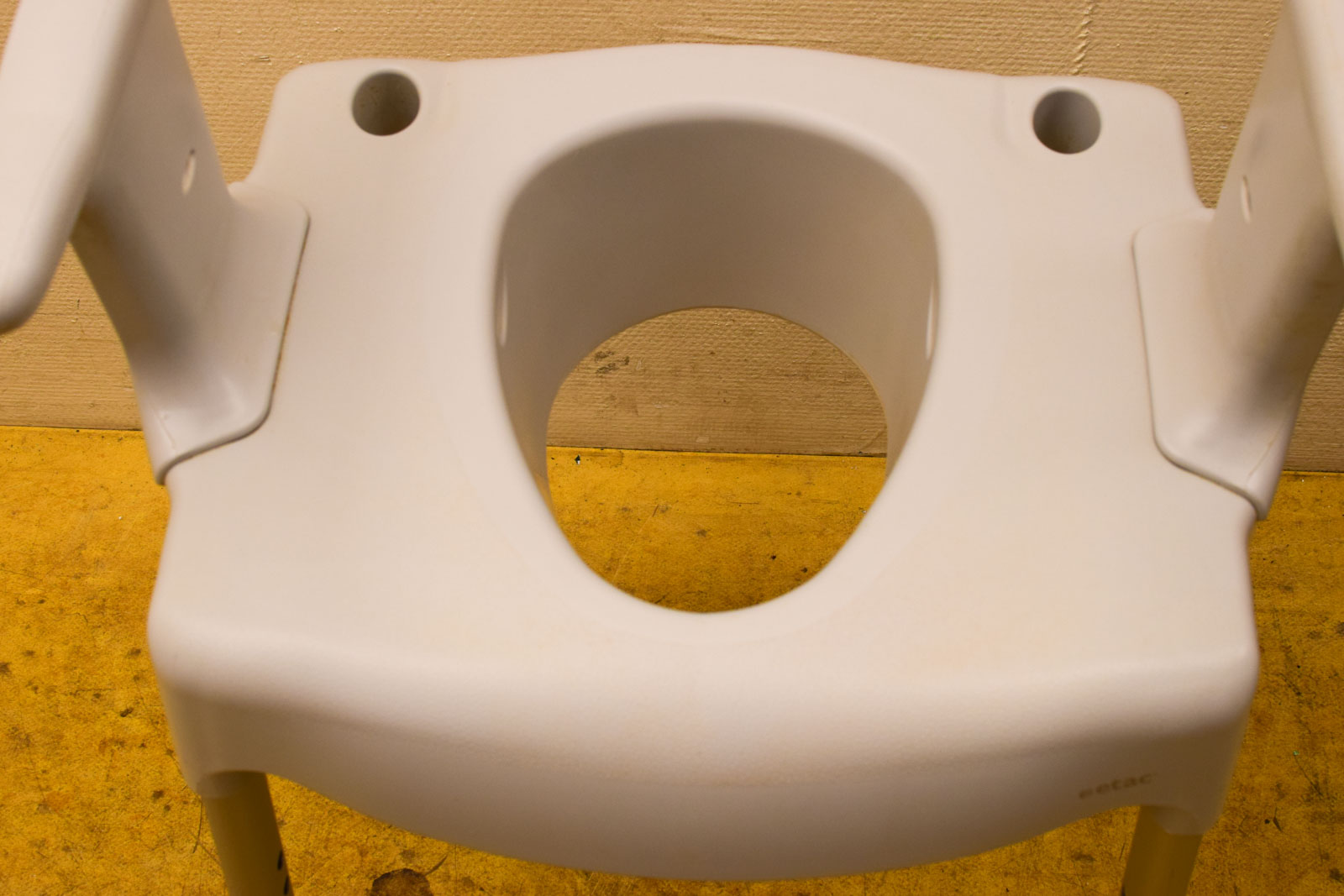 Alternative view of Toiletverhoger met armleuningen  49128