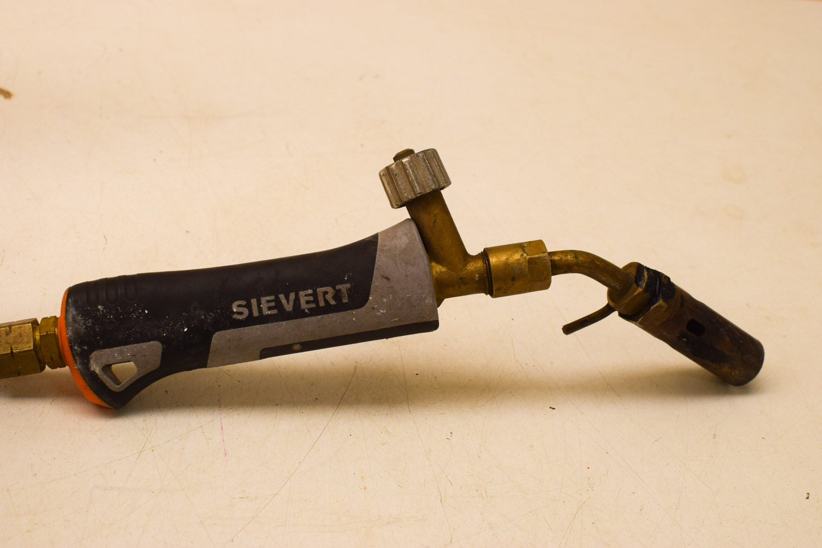 Alternative view of Sievert  soldeer en brander  49134