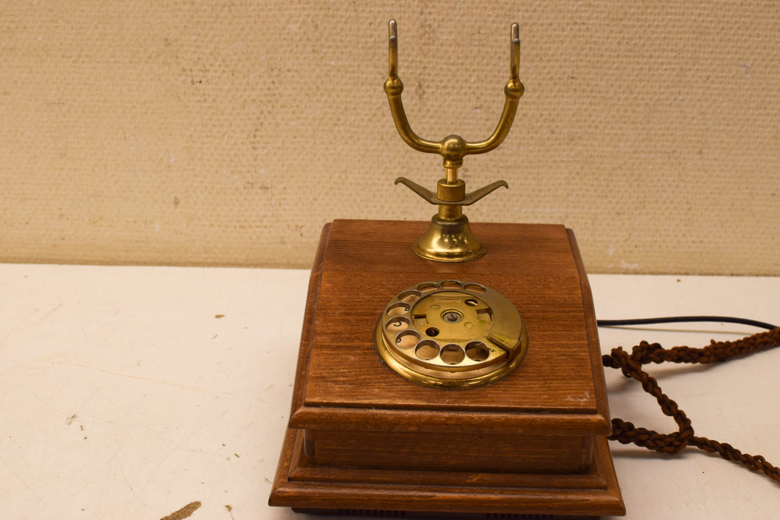 Alternative view of Vintage PTT Houten Draaischijf telefoon  49164