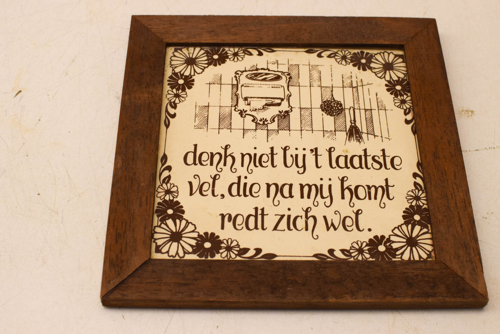 Alternative view of Wandtegel in houten lijstje 49187