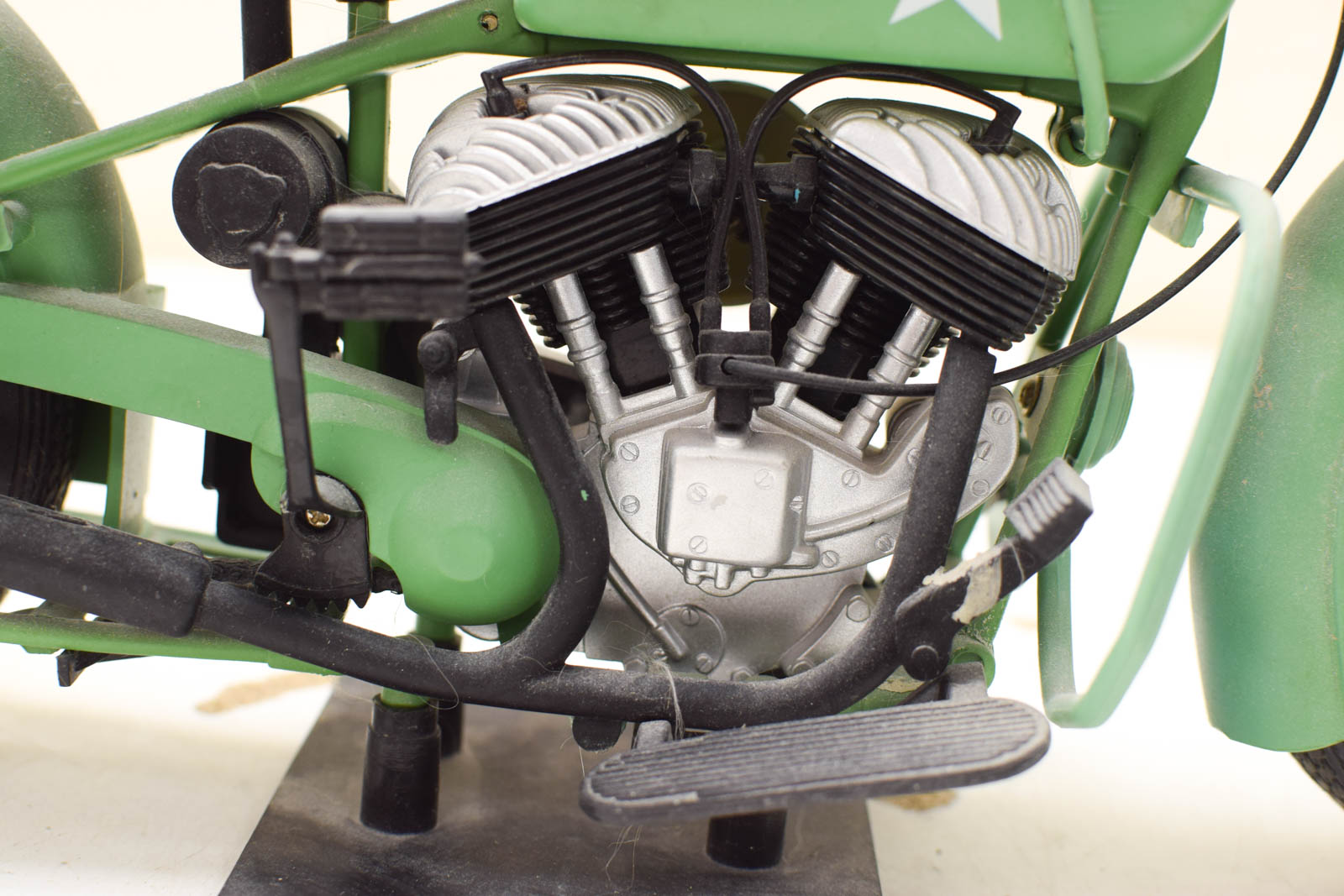 Alternative view of Blikken motorfiets  49191