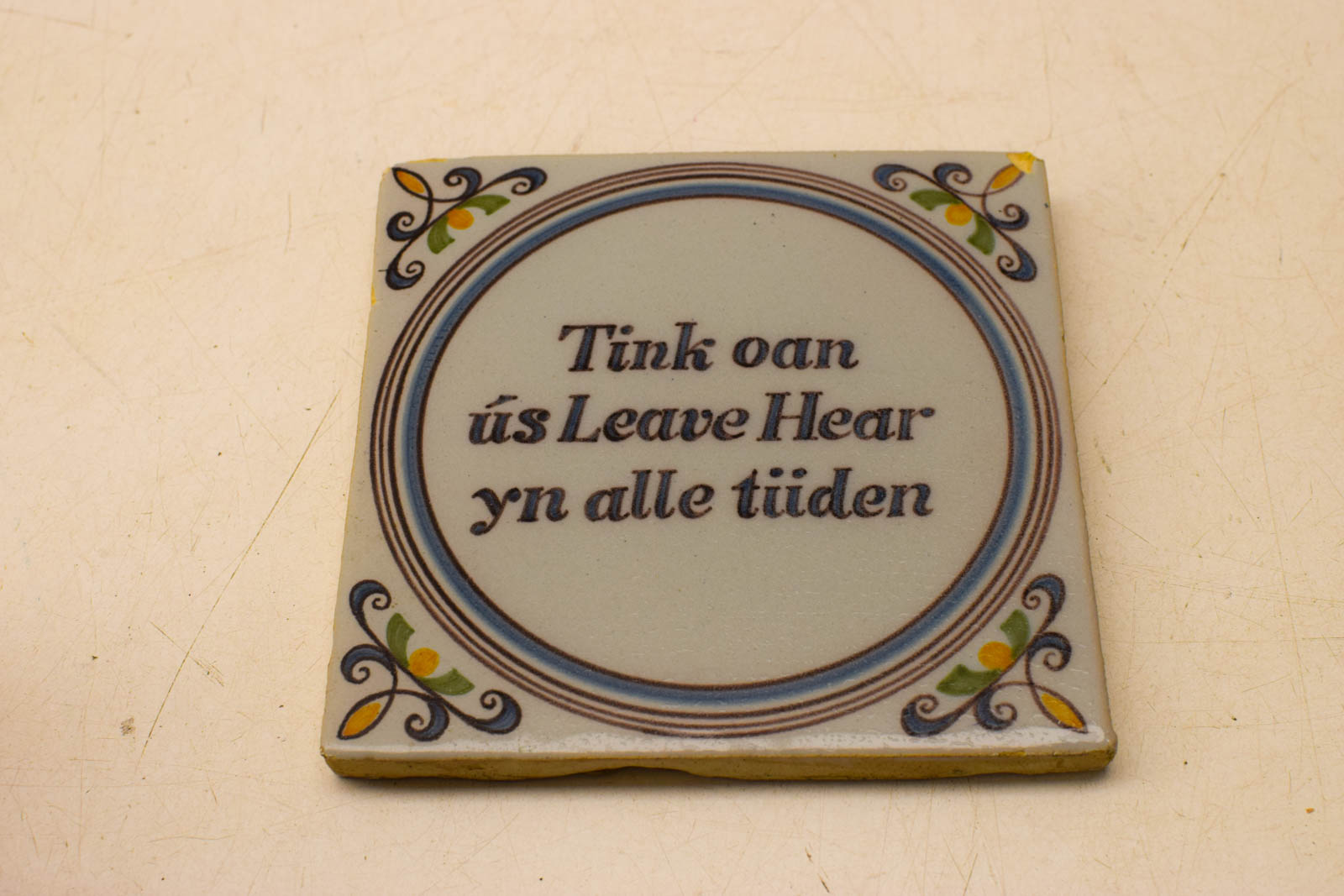 Alternative view of Wandtegel met tekst in het fries  49213