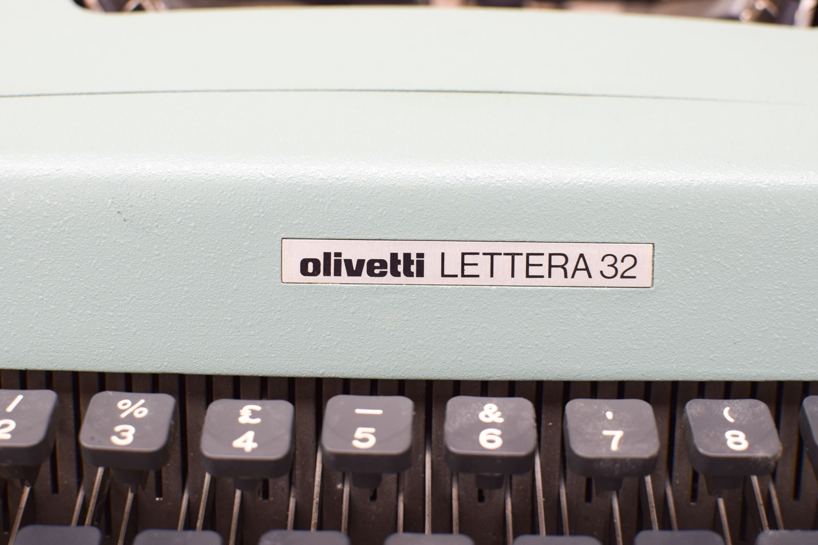 Alternative view of Olivetti lettera 32  typemachine  49252