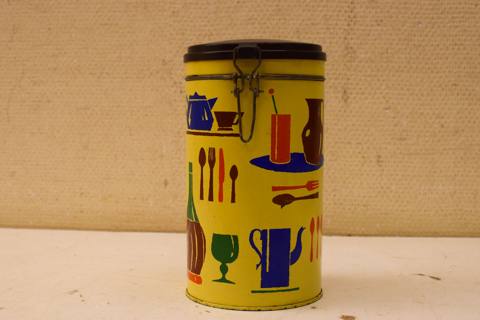 Vintage Beschuitblik  met sluiting  49269