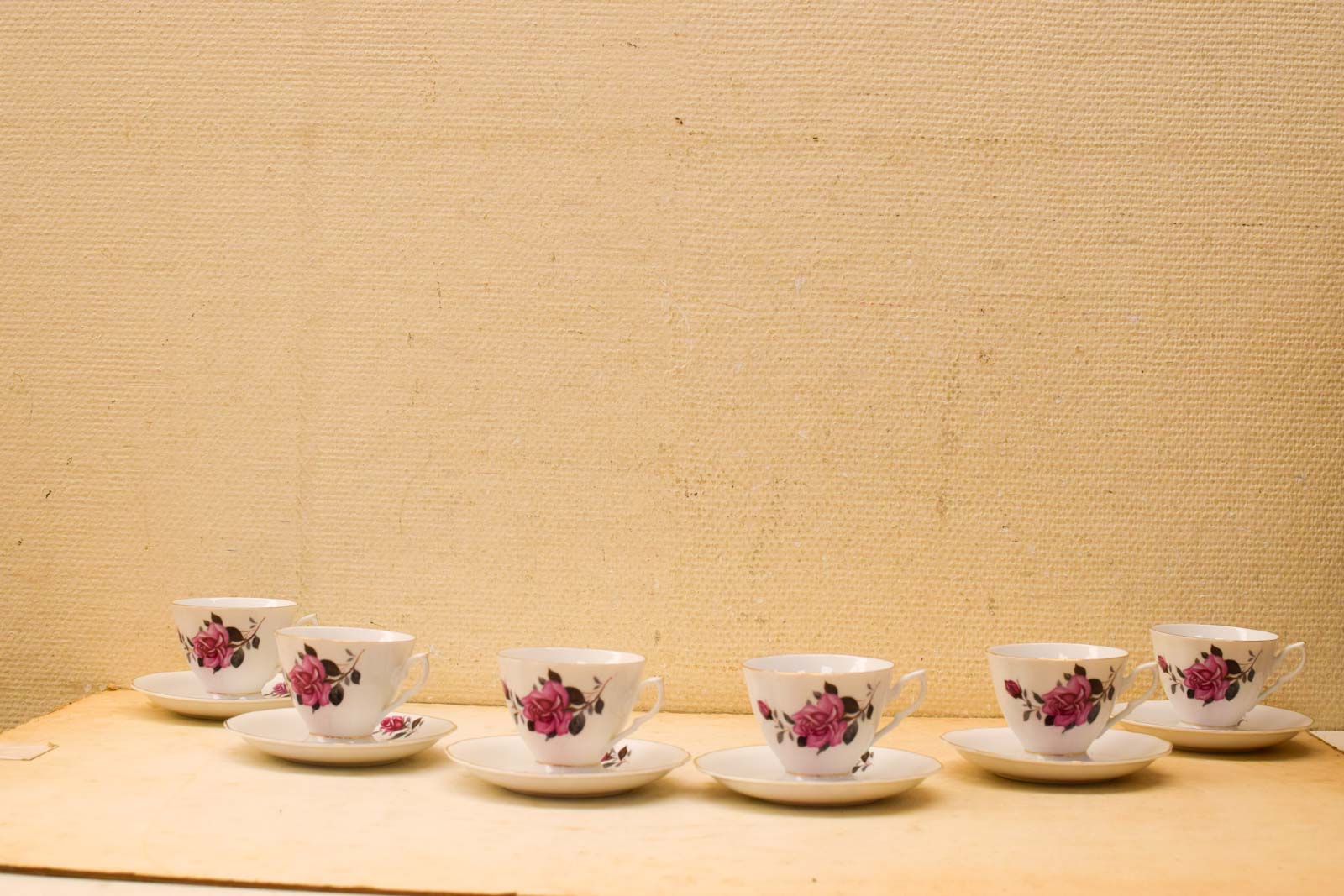 12 delig porseleinen kop en schoteltje met prent rozen  49271