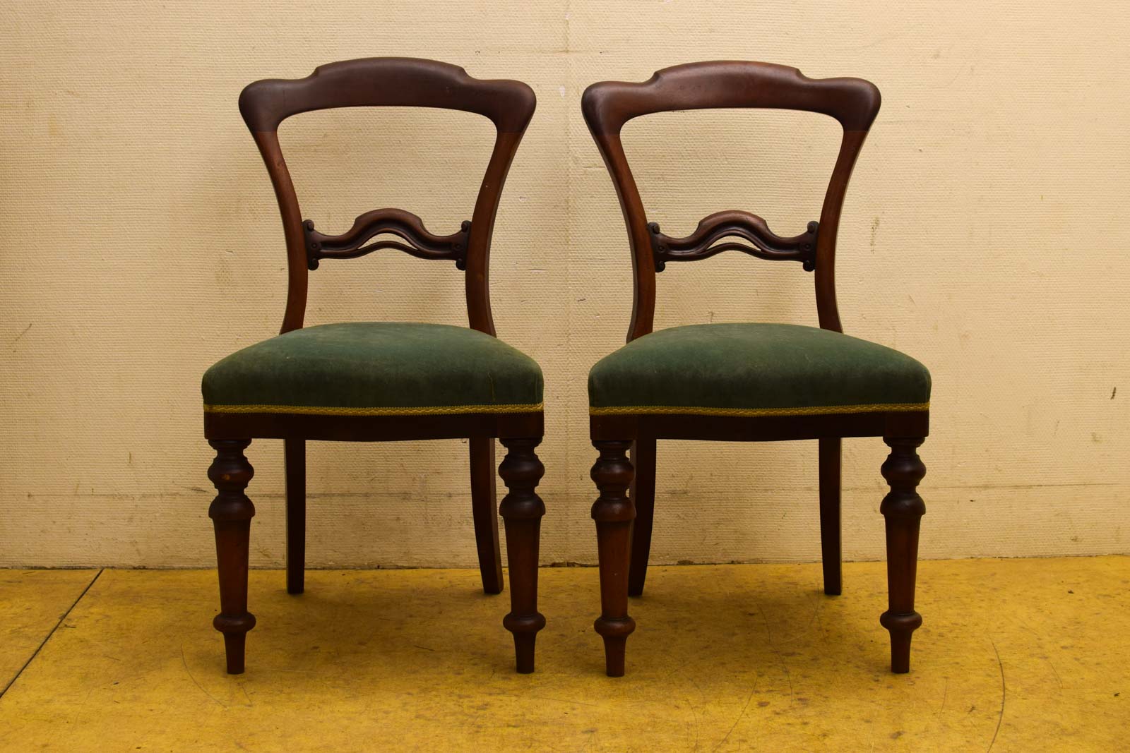 2 stuks eetkamerstoelen 49291