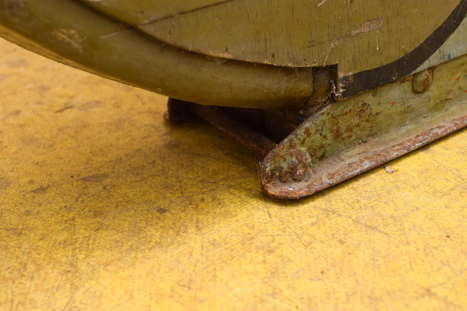 Alternative view of Houten Motor voor een draaimolen 1955  49327