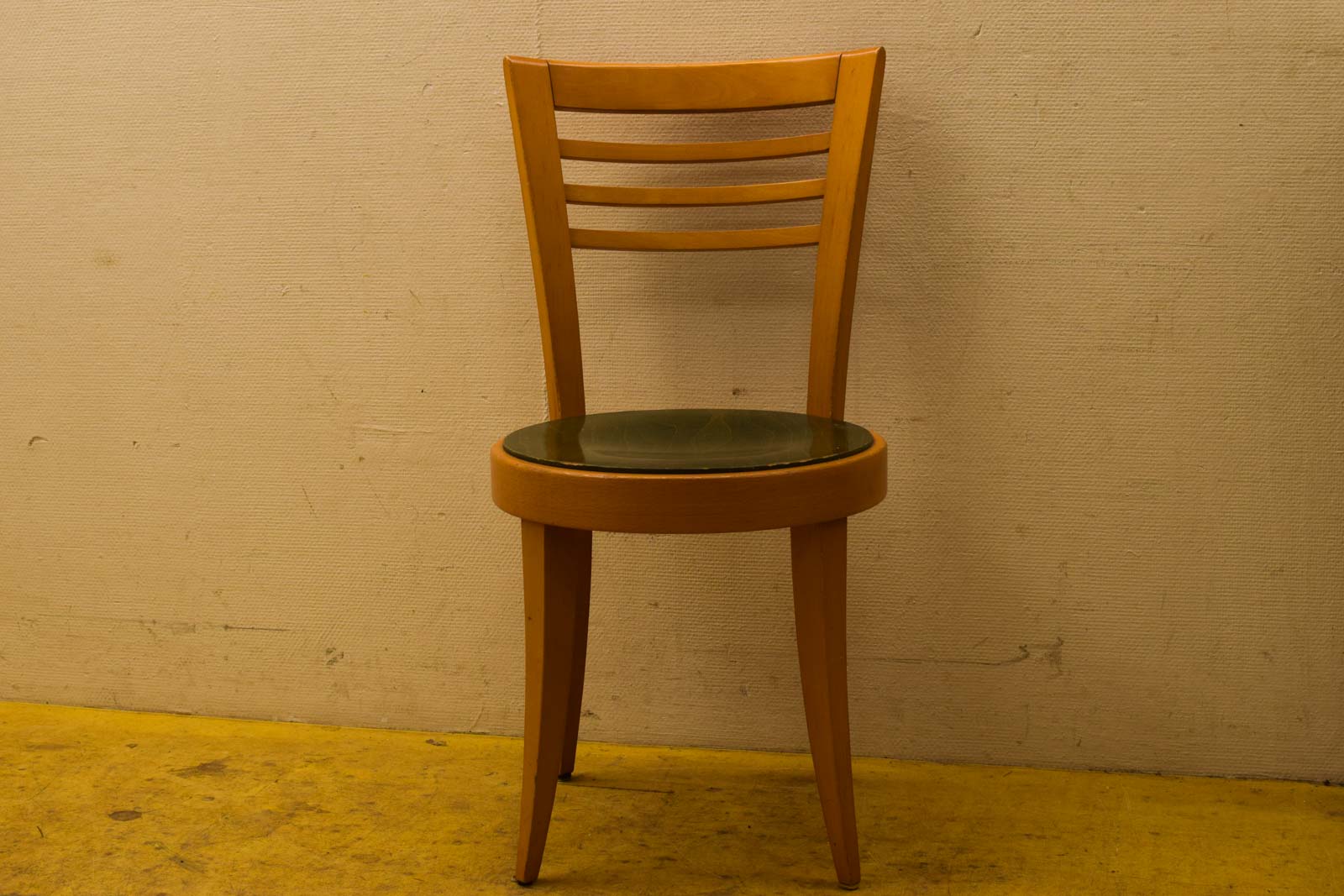 1 houten stoel  49331