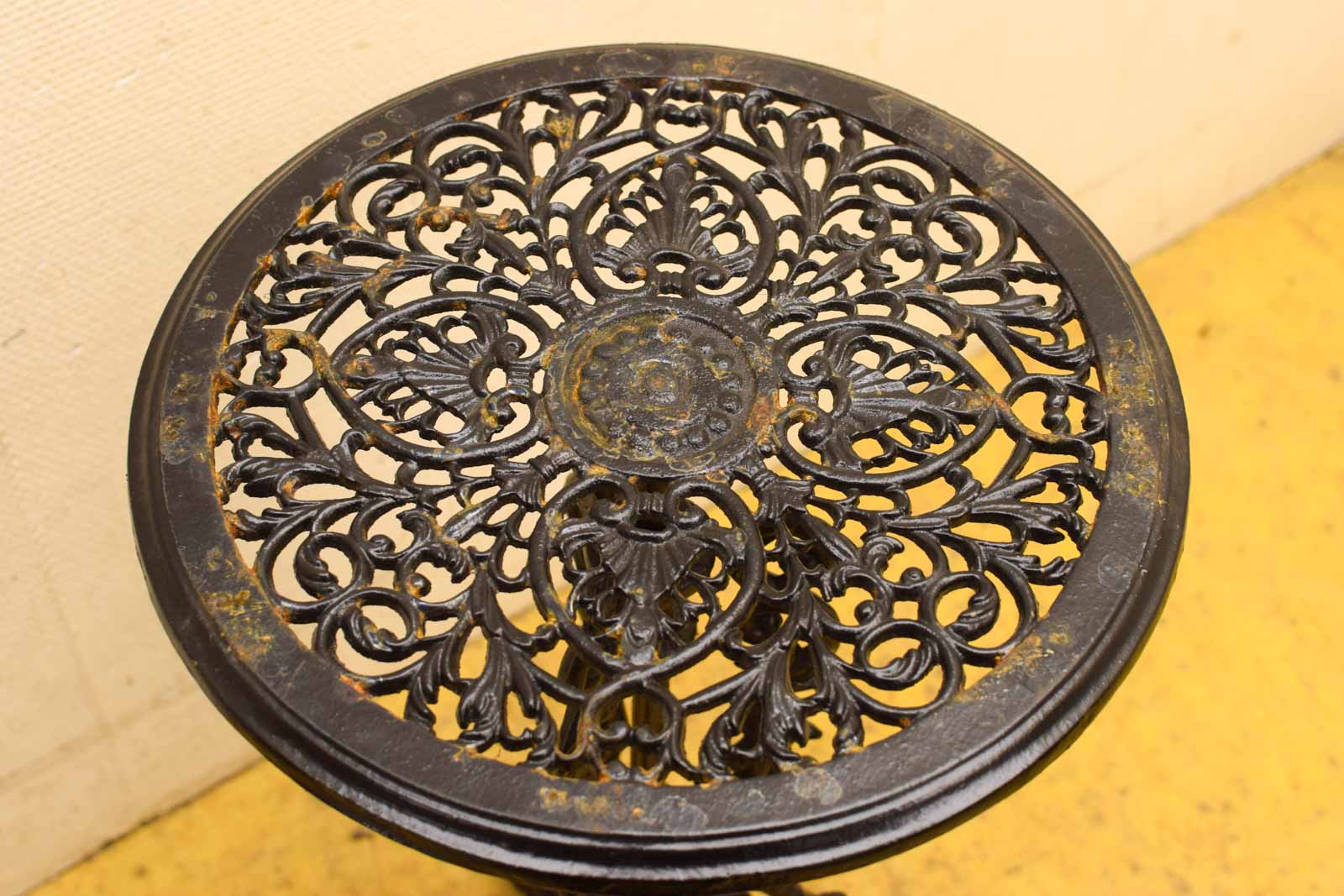 Alternative view of Gietijzeren Tuintafel/ Bijzettafel 49352