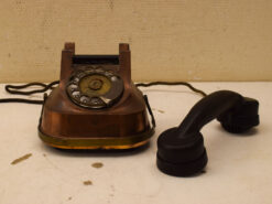 Alternative view of Vintage messing telefoon met draaischijf 49356
