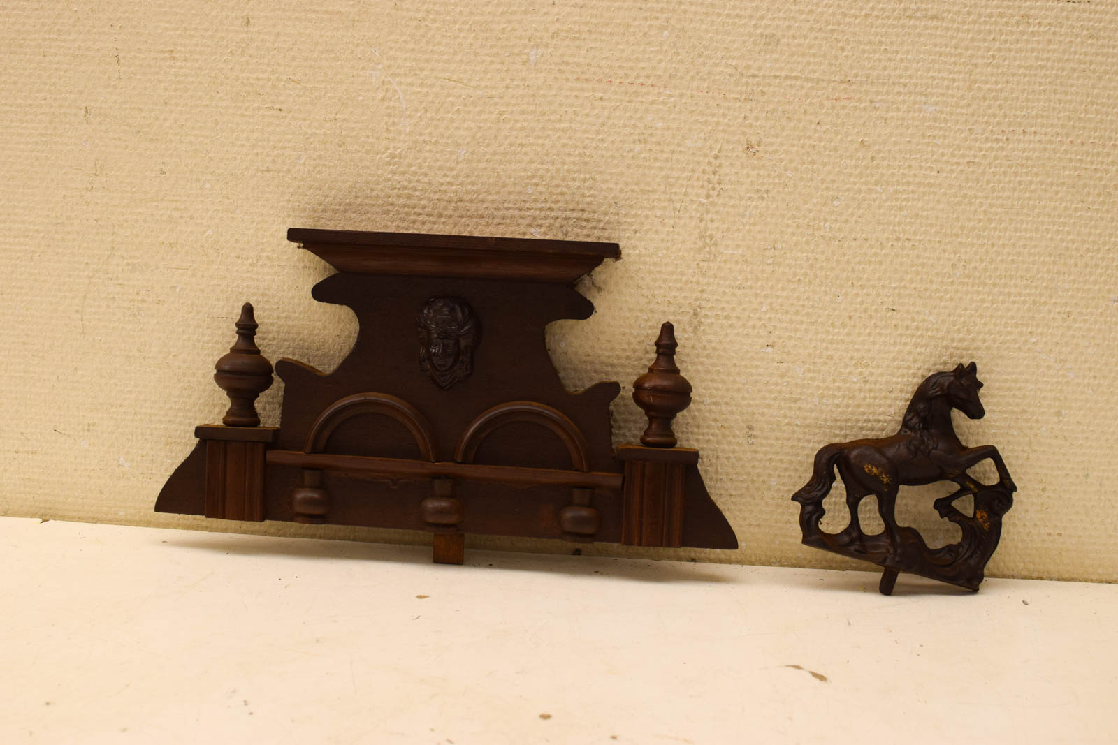 Alternative view of Bovenstuk van een  paardenklok 49362