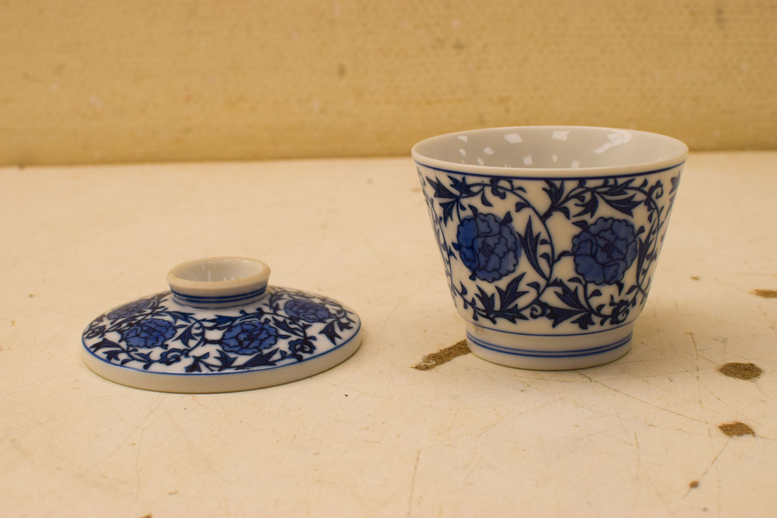 Alternative view of Porseleinen potje met deksel 49424