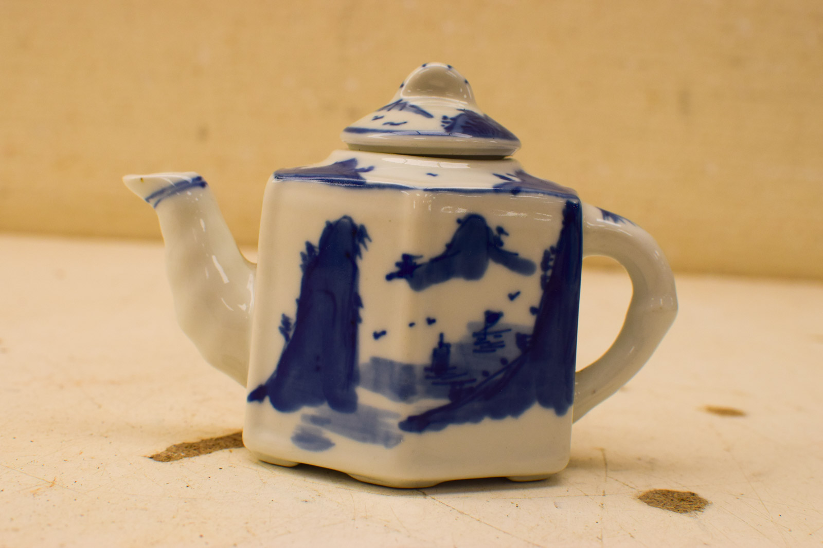 Alternative view of Porseleinen Theepotje  49444