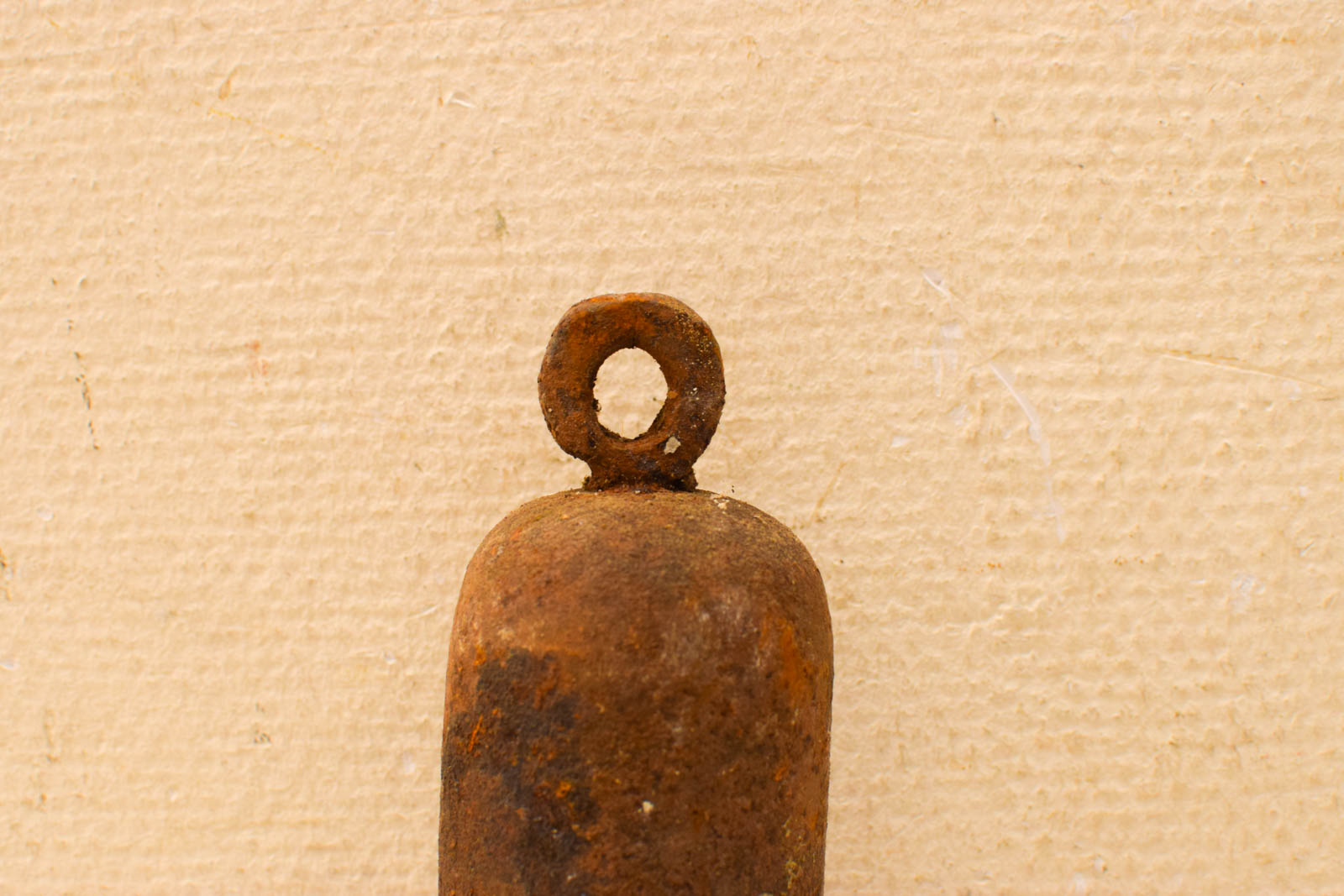 Alternative view of Antieke Gewicht van een klok met oogje  49450