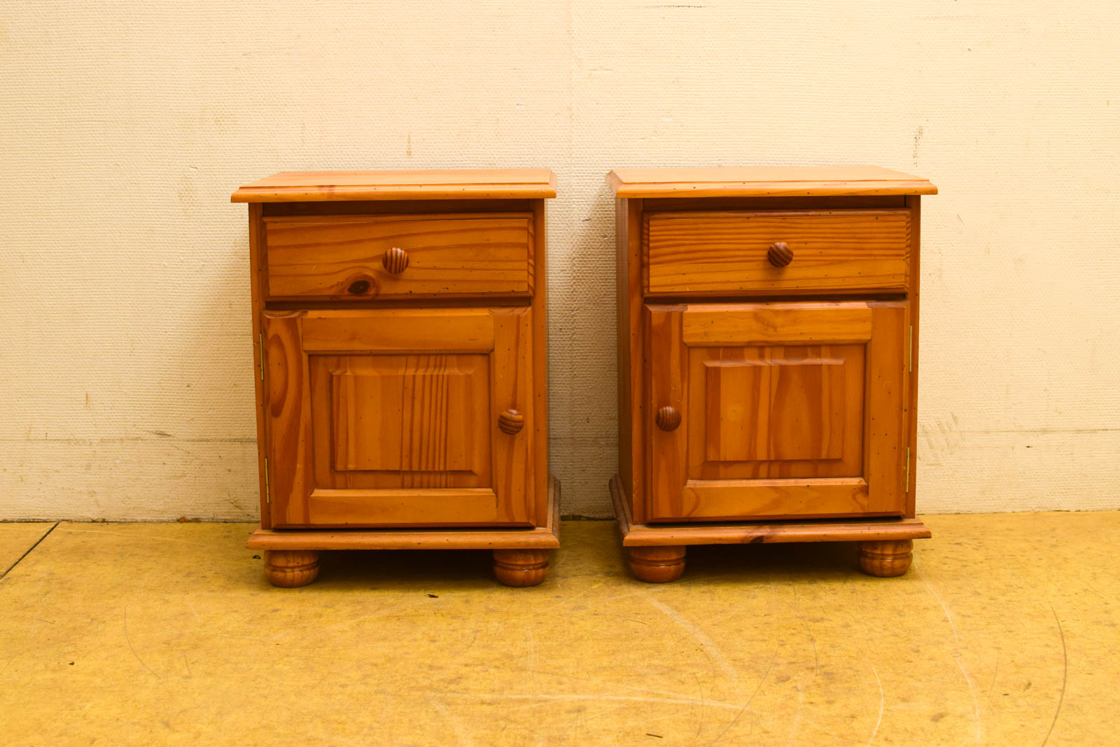 2 stuks Grenen Nachtkastjes  49458