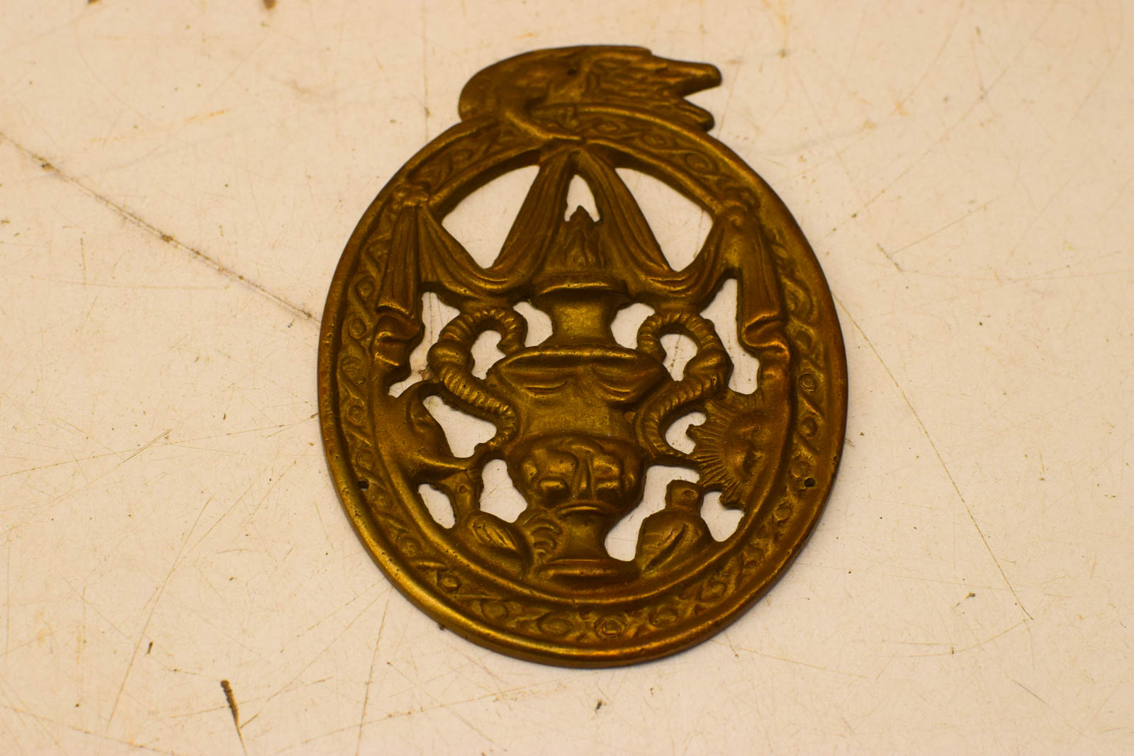 Alternative view of Ornament voor een friese staartklok 49460