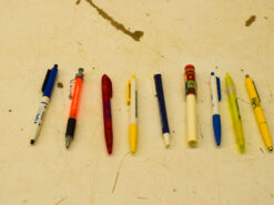 Alternative view of Bananendoos met pennen 49476