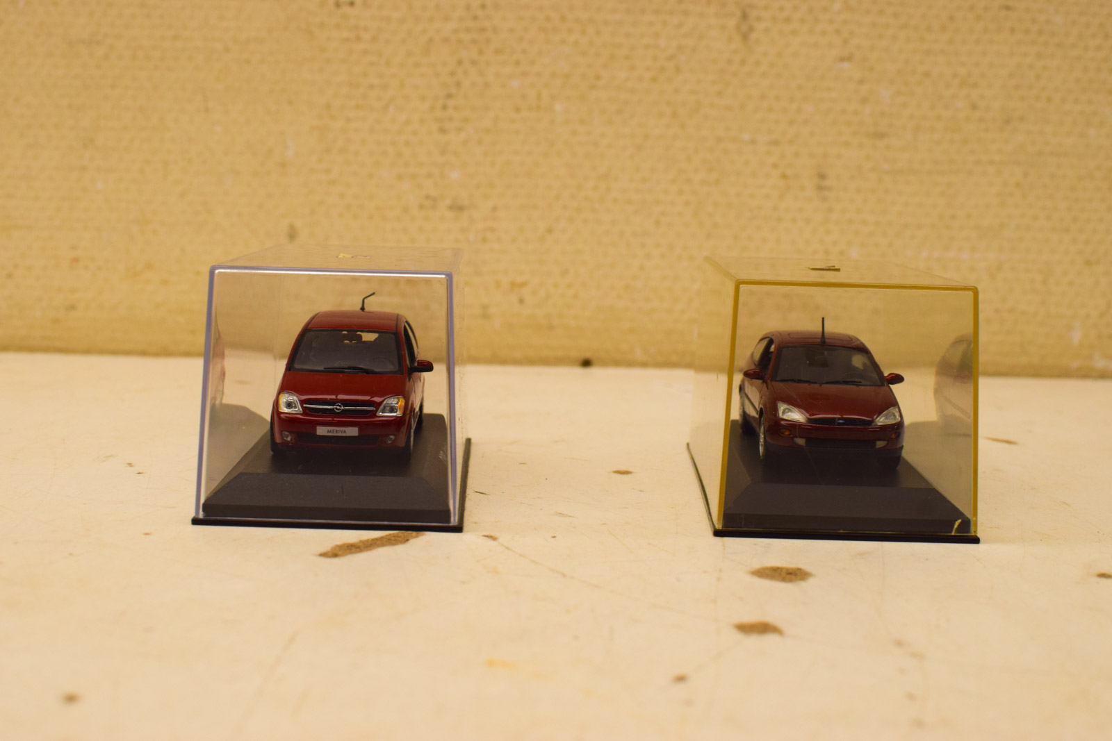 Alternative view of 2 stuks  Pauls model art  minichamps  Autos in een plastic doosje  49480