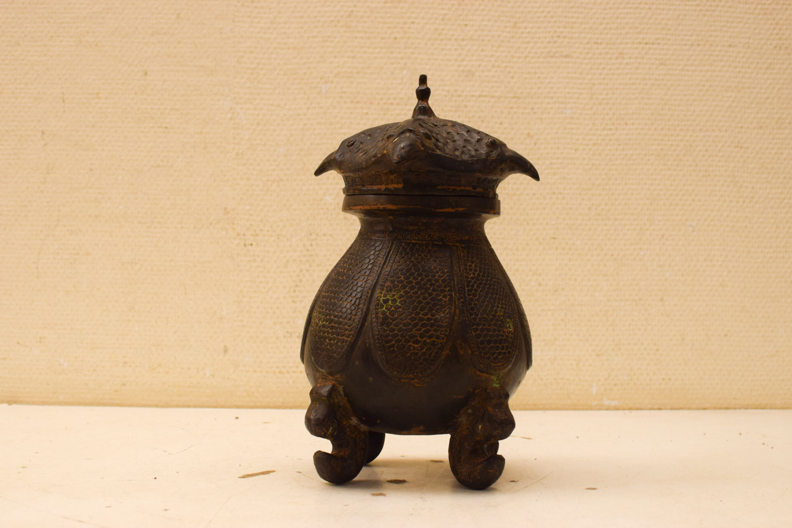 Antiek Bronzen doos op 4 voetjes  49496