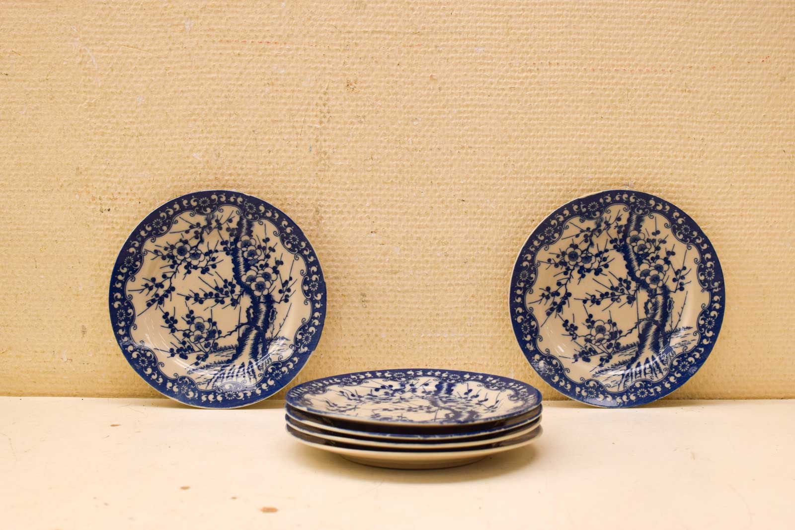 6 Stuks porseleinen bordjes  49524