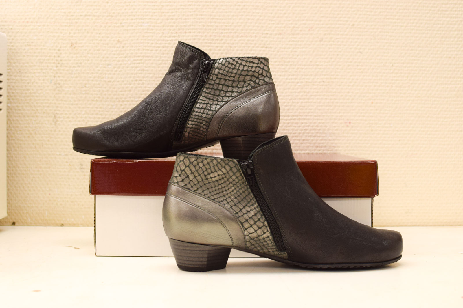 Alternative view of Verhulst Enkellaarsjes  49534